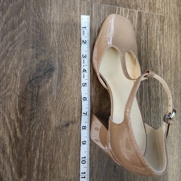 Marc Fisher Tan Patent Leather Shoes T- Strap Block Heel Square Toe  Pump sz 7.5 - Picture 11 of 13